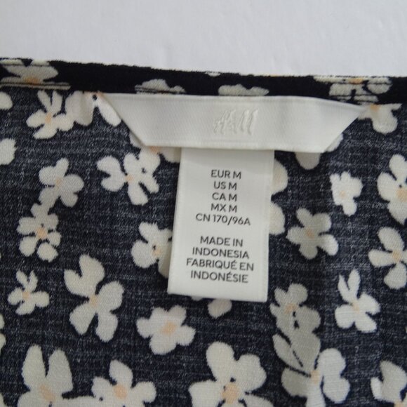 H&M Black Floral Crop Top Long Sleeve V-Neck Drawstring Hem Blouse Women Size M - Picture 5 of 12